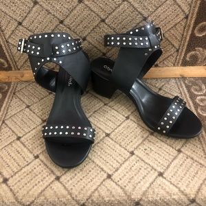 Adorable heeled sandals